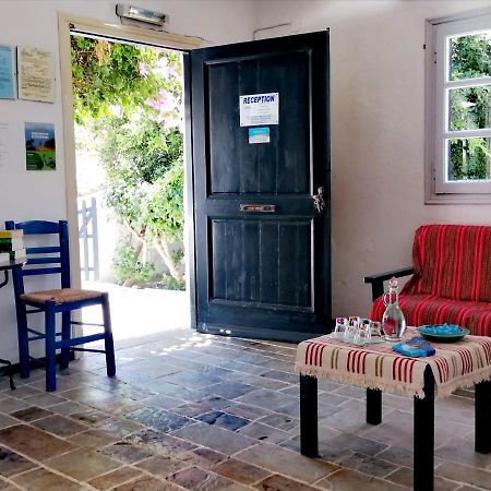 Utopia Hotel Apartments Agia Marina  Dış mekan fotoğraf