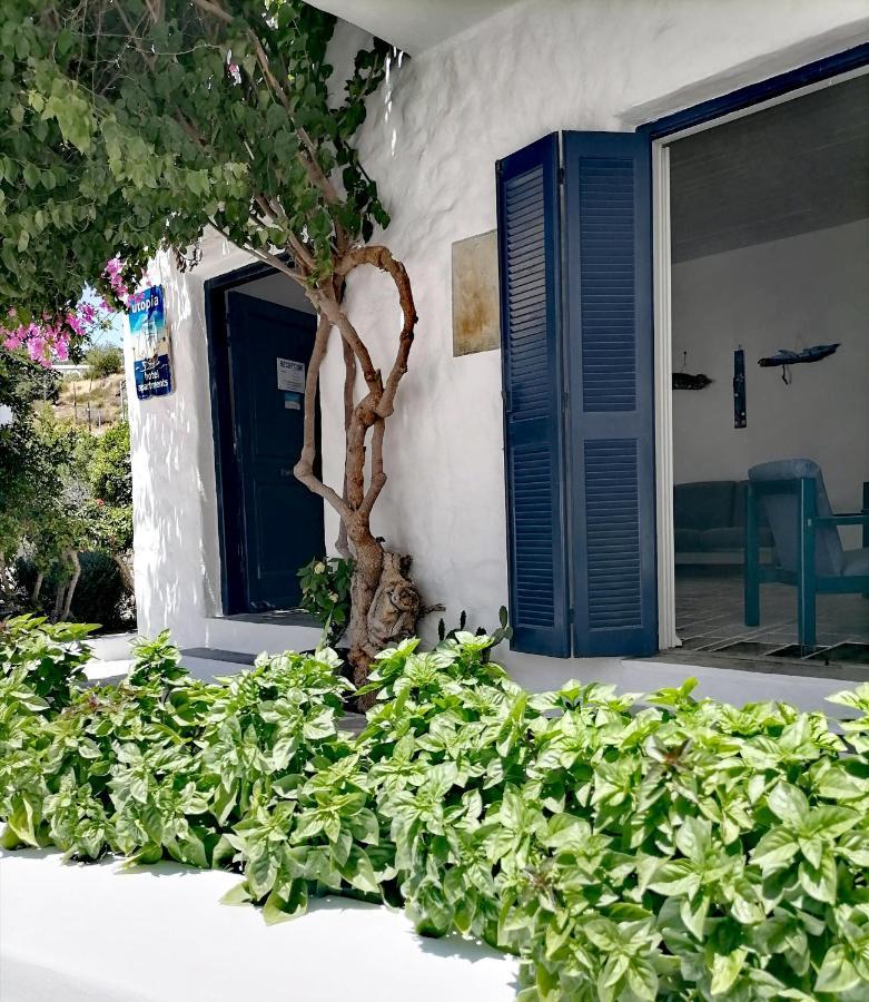 Utopia Hotel Apartments Agia Marina  Dış mekan fotoğraf