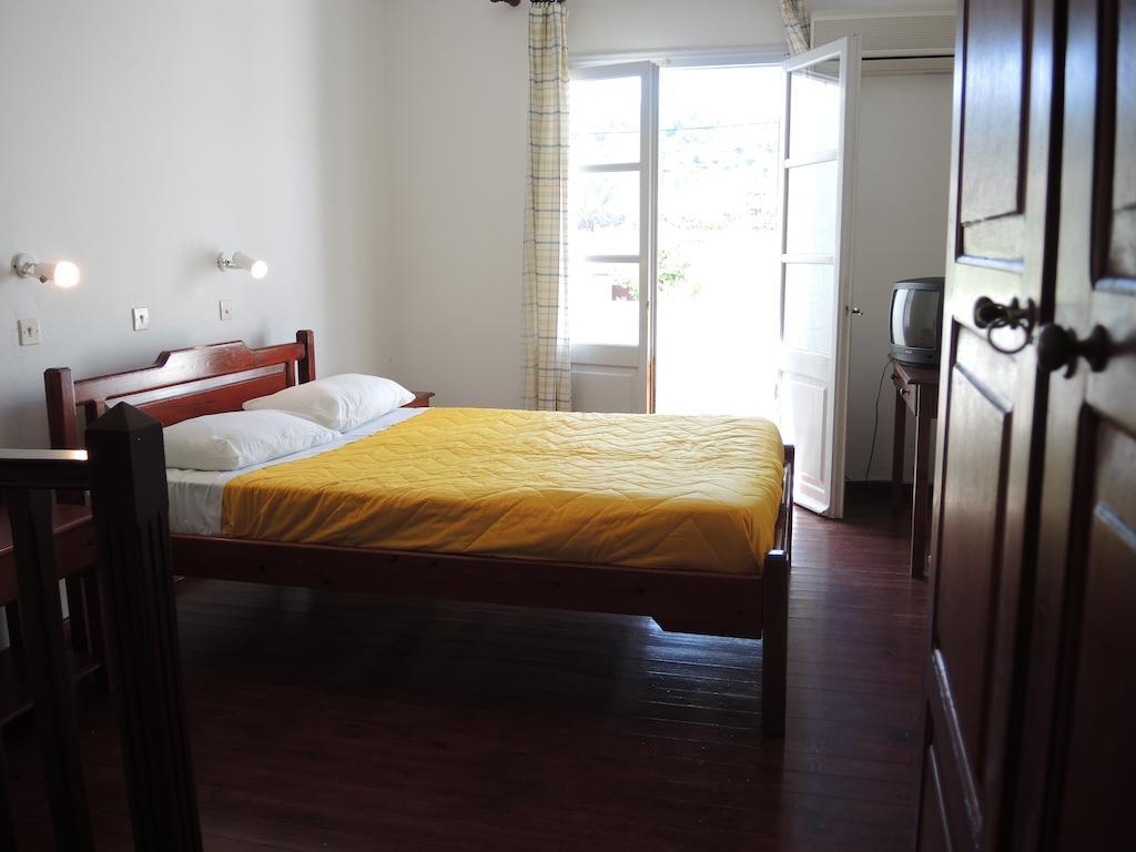 Utopia Hotel Apartments Agia Marina  Oda fotoğraf