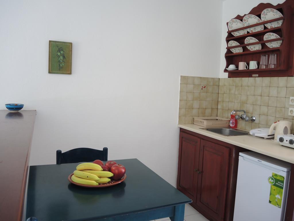 Utopia Hotel Apartments Agia Marina  Dış mekan fotoğraf